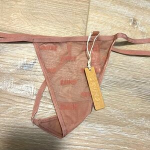 SEXY Skims string thong💗 Logo, Rose clay 🌹